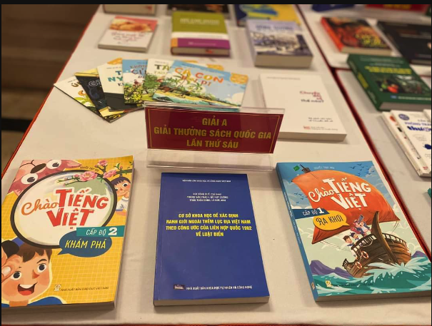"Chào tiếng Việt' và sách về ranh giới ngoài thềm lục địa đoạt giải A Giải thưởng Sách quốc gia- Ảnh 2.