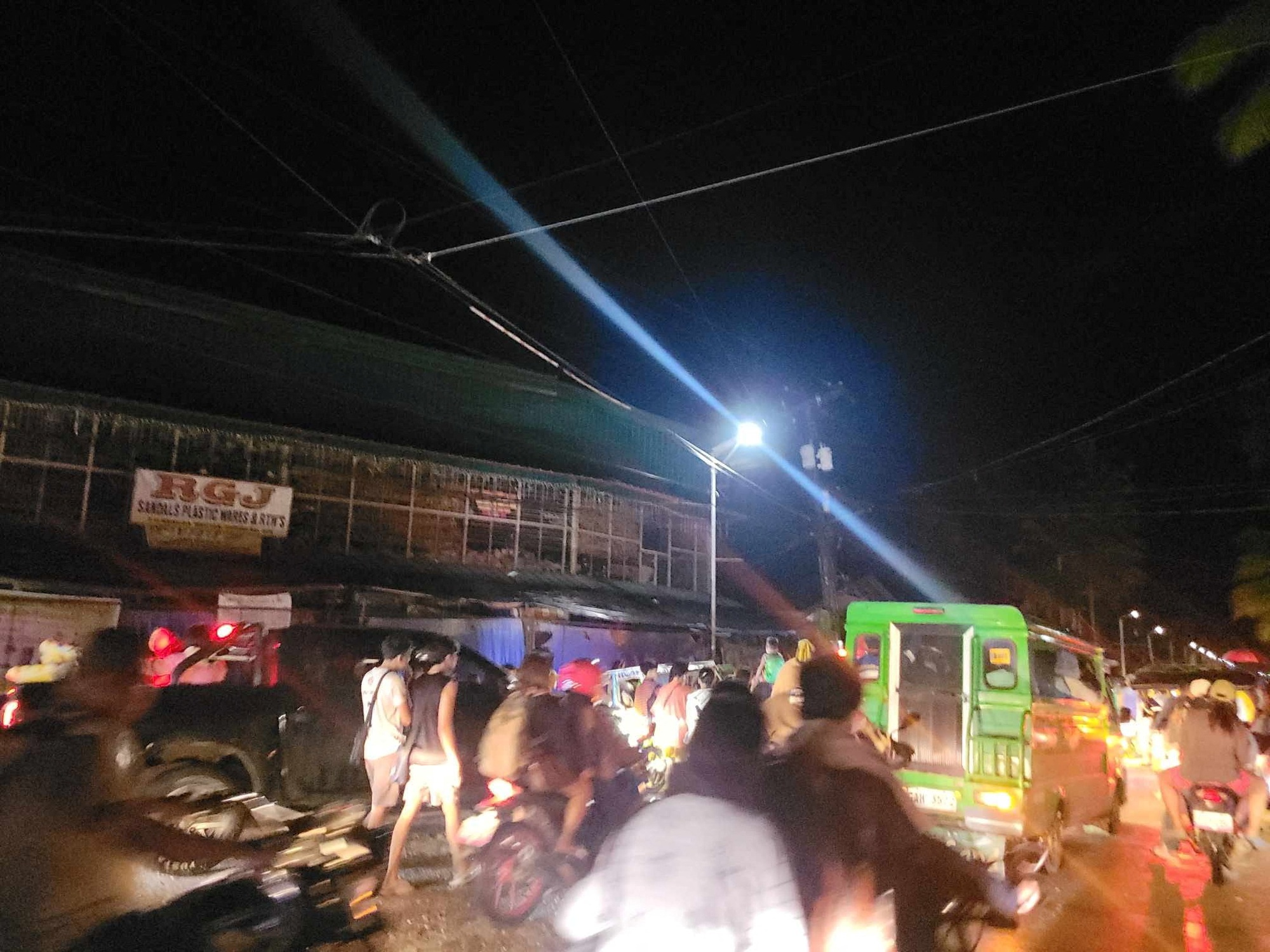フィリピンの強い地震後の津波警報に関する新しいニュース - 写真 4。