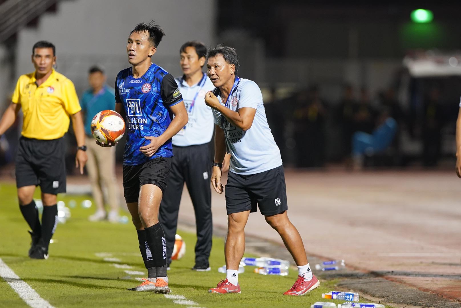 HLV Phùng Thành Phương có trận thắng đầu tiên khi dẫn dắt CLB TP HCM- Ảnh 3.