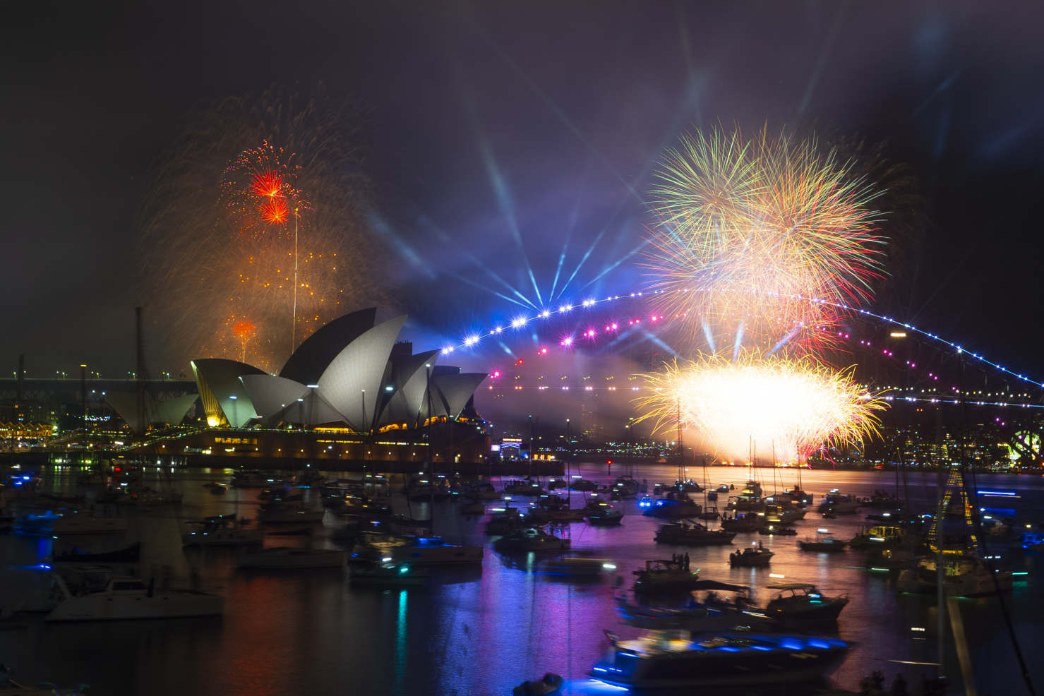 Pháo hoa mừng năm mới 2024 rực sáng nhiều nơi trên thế giới- Ảnh 1.