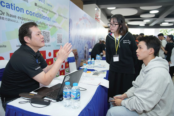 Nhiều doanh nghiệp nước ngoài cũng tăng cường tuyển dụng cho nhu cầu phát triển tại thị trường Việt Nam