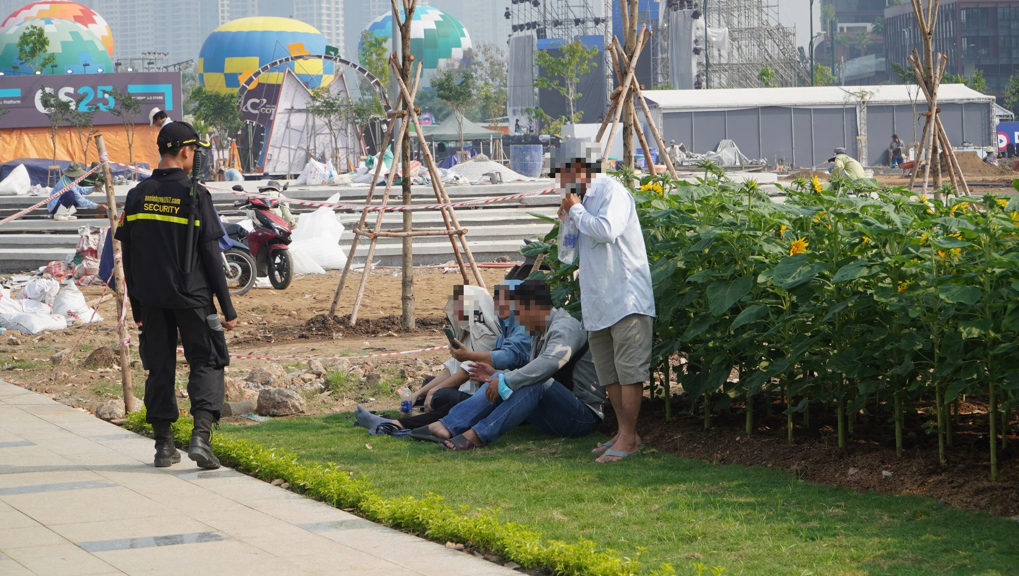Nhiều người chưa có ý thức giữ gìn khi đến công viên bờ sông Sài Gòn- Ảnh 3.