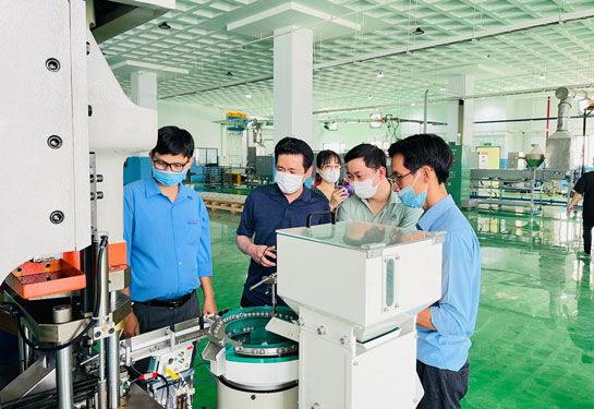 Sản xuất tại Nhà máy Cơ khí chính xác Duy Khanh ở Khu Công nghệ cao TP HCM