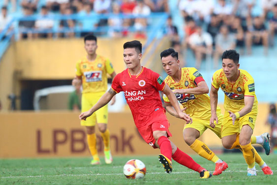 Quang Hải đã có bàn thắng đầu tiên tại V-League 2023-2024 nhưng chưa đạt điểm rơi phong độ Ảnh: VPF
