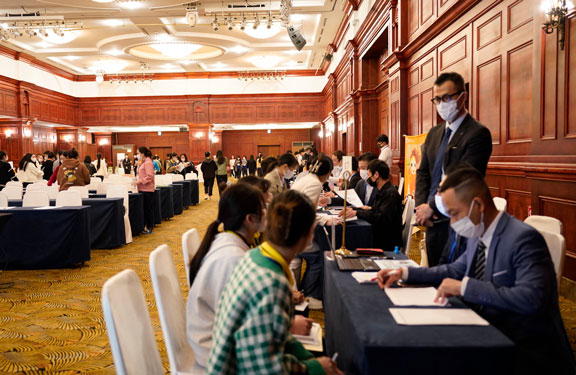 Đông đảo ứng viên đến tìm hiểu cơ hội việc làm tại Nhật
