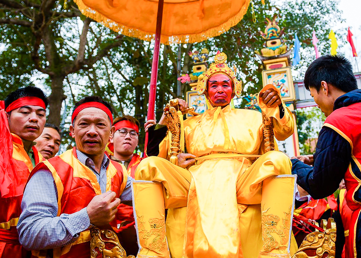 Những hình ảnh rước kiệu Vua, Chúa sống náo nhiệt ở Hà Nội - Ảnh 4.