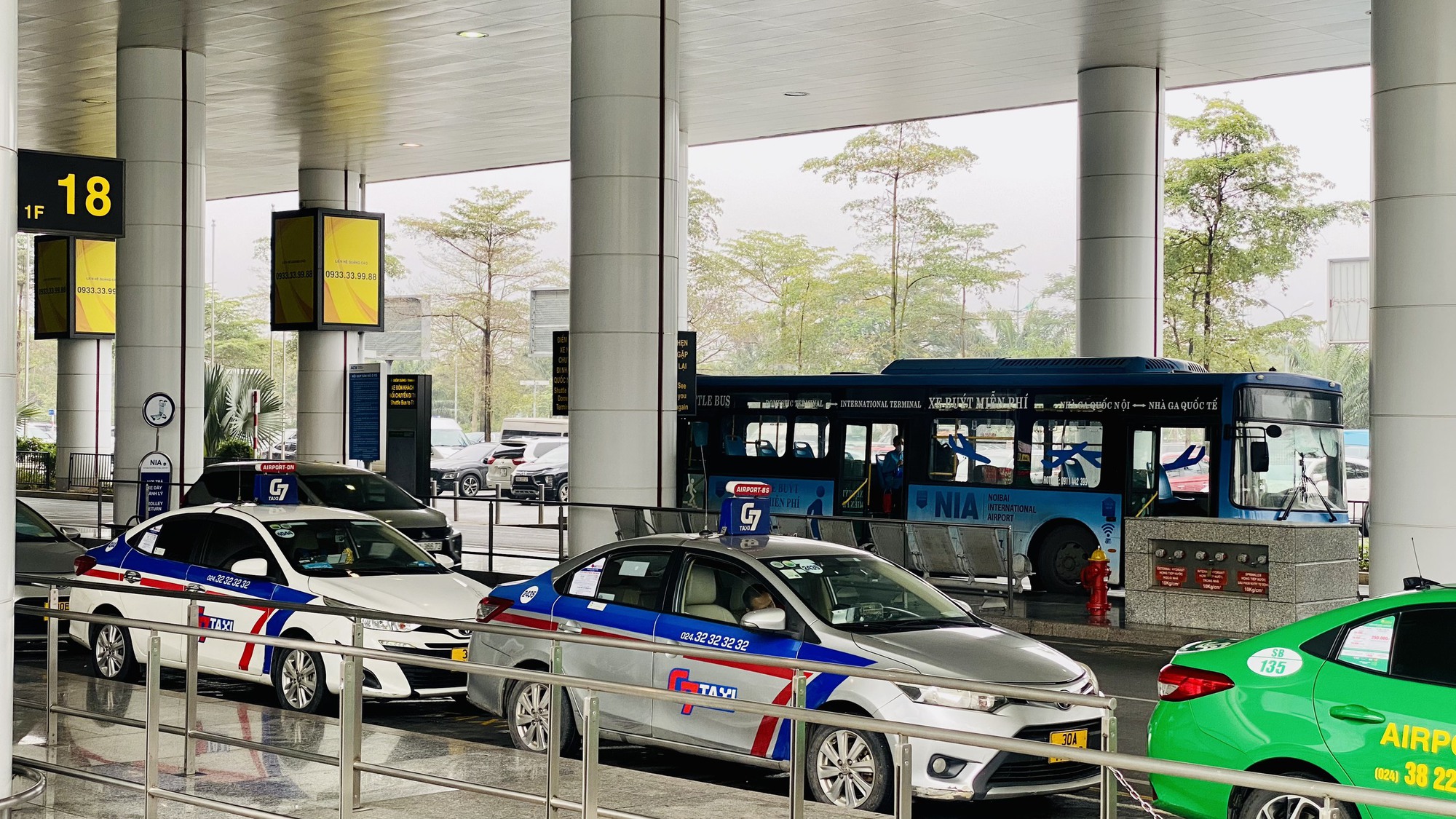 Khuyến cáo khách bay dùng xe nối chuyến miễn phí tại Nội Bài - Ảnh 6.
