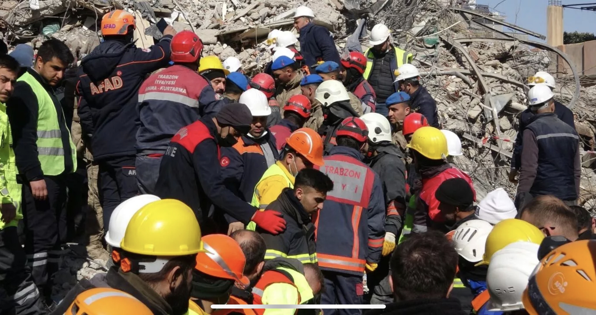 Thảm họa động đất: Những trường hợp khiến đội cứu hộ sửng sốt - Ảnh 1.