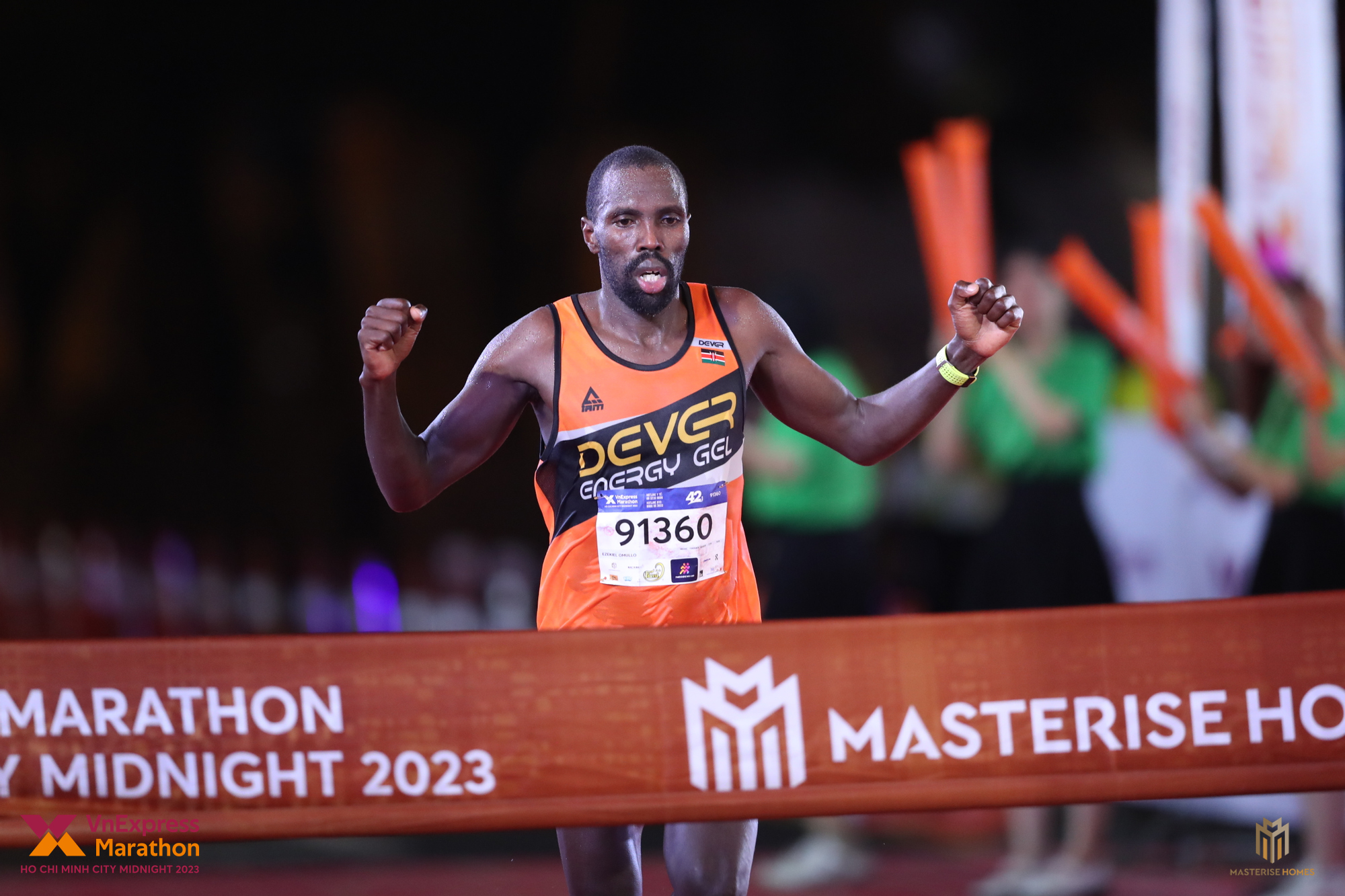 Chân chạy Kenya khuynh đảo Giải chạy đêm Marathon TP HCM 2023 - Ảnh 3.