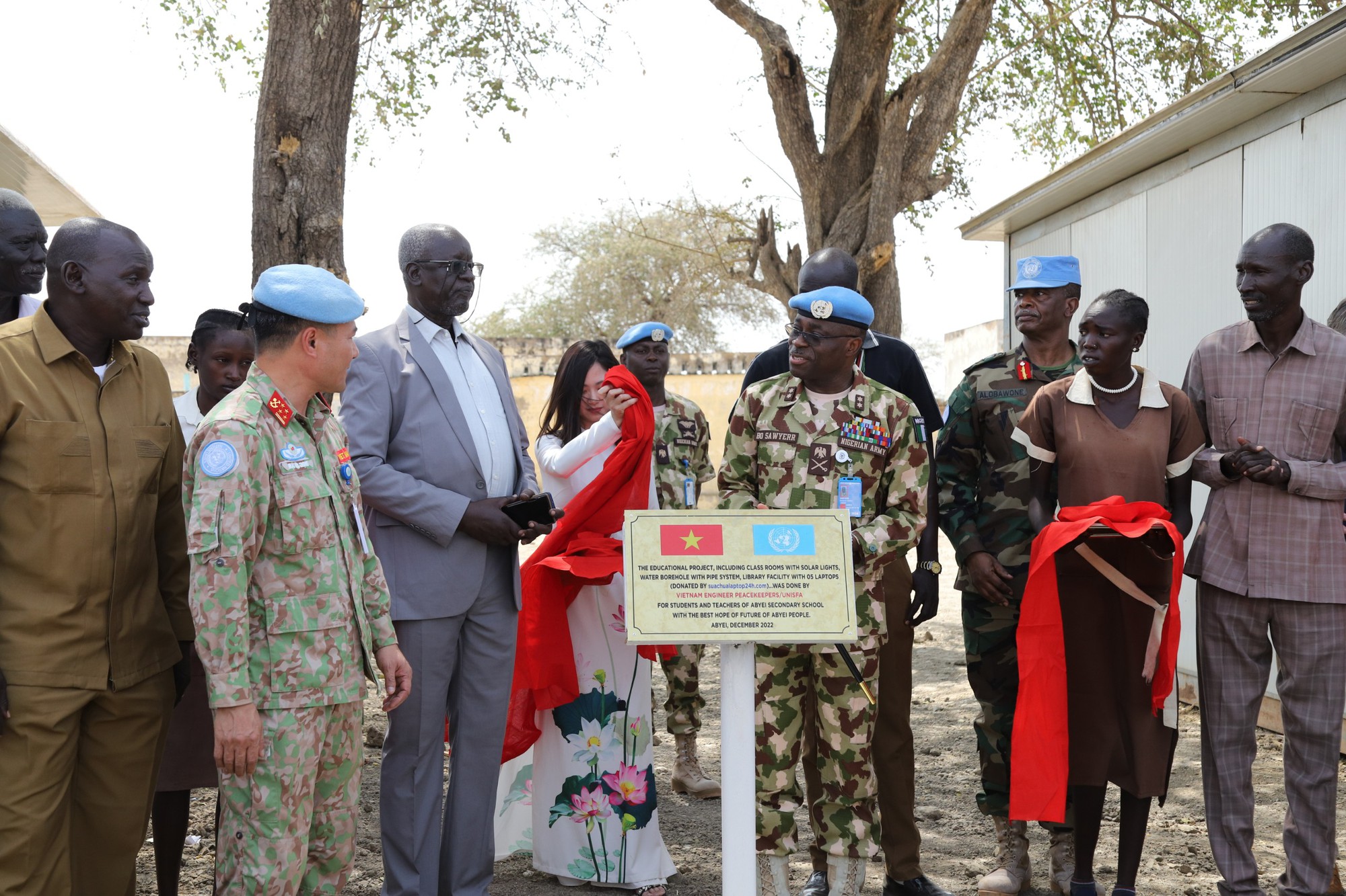 Đội Công binh mũ nồi xanh xây nhiều công trình nhân đạo tặng Trường cấp 3 Abyei - Ảnh 1.