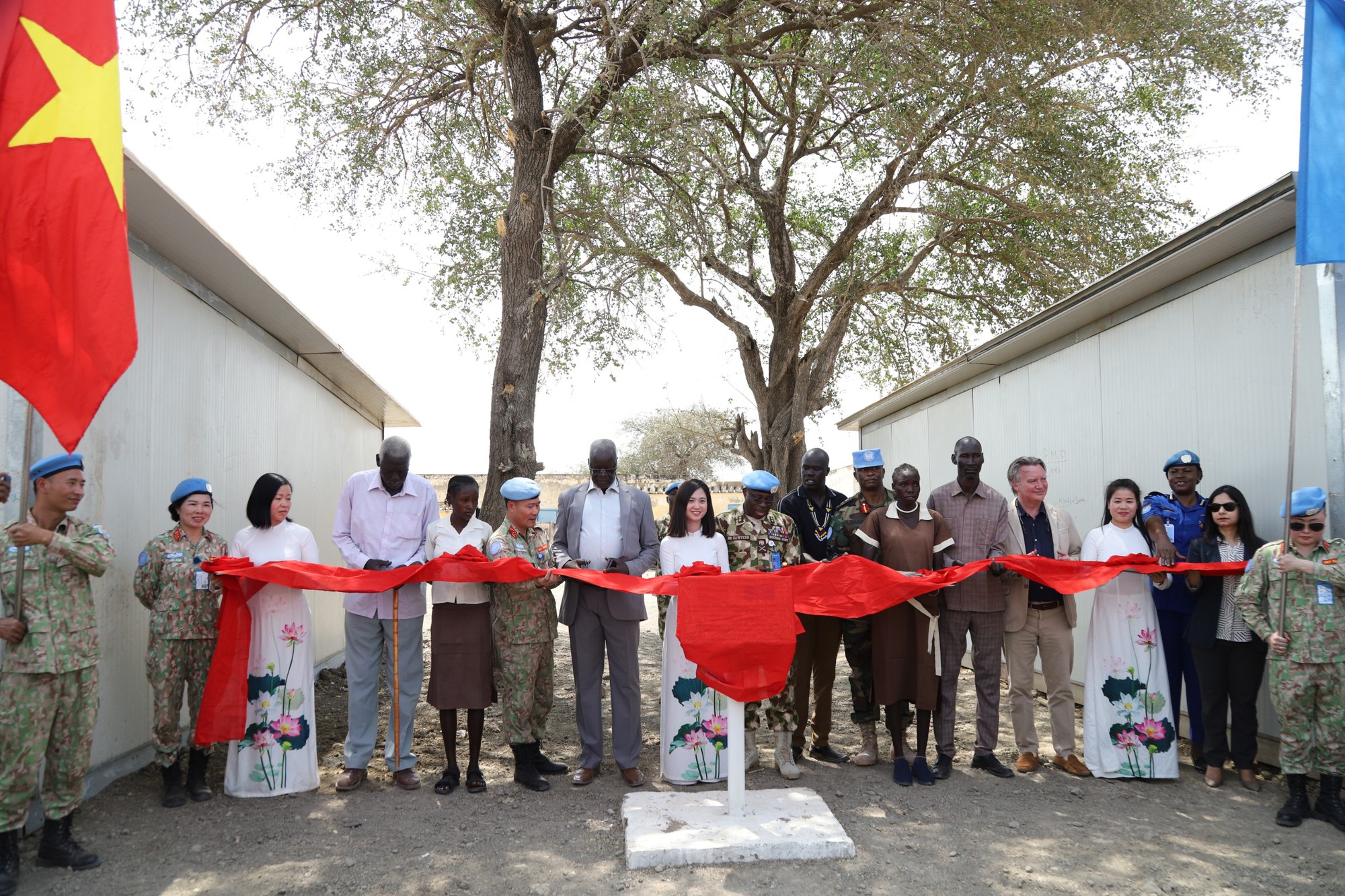Đội Công binh mũ nồi xanh xây nhiều công trình nhân đạo tặng Trường cấp 3 Abyei - Ảnh 5.