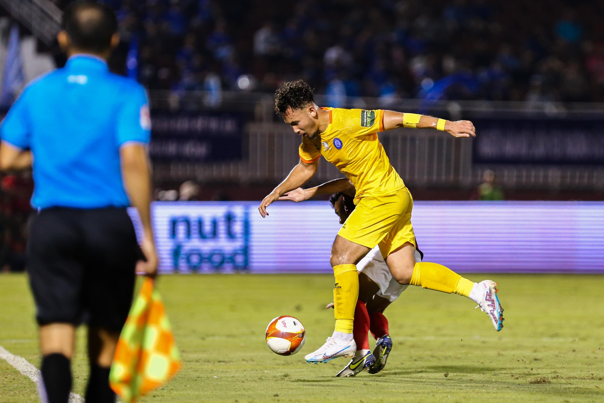 Cầu thủ việt kiều Pháp toả sáng giúp Khánh Hoà thoát vị trí cuối bảng - Ảnh 3.