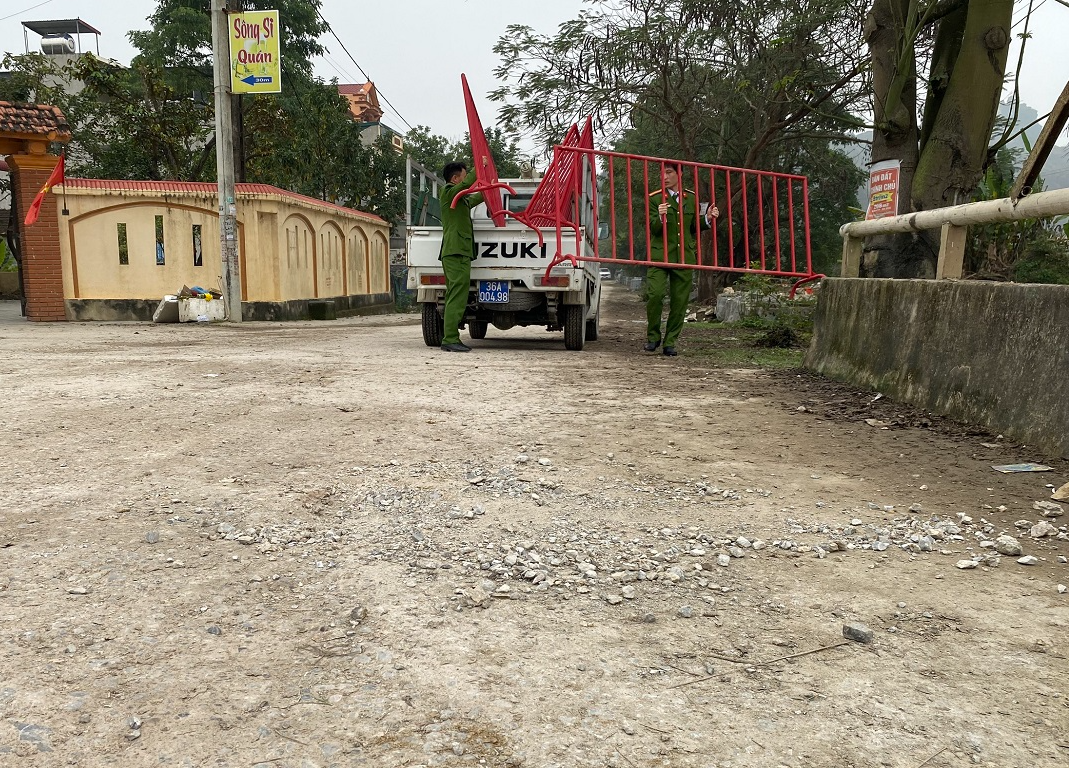 Buồn chuyện gia đình, mang mìn ra cầu kích nổ - Ảnh 2. Buồn chuyện gia đình, mang mìn ra cầu kích nổ - Ảnh 2.