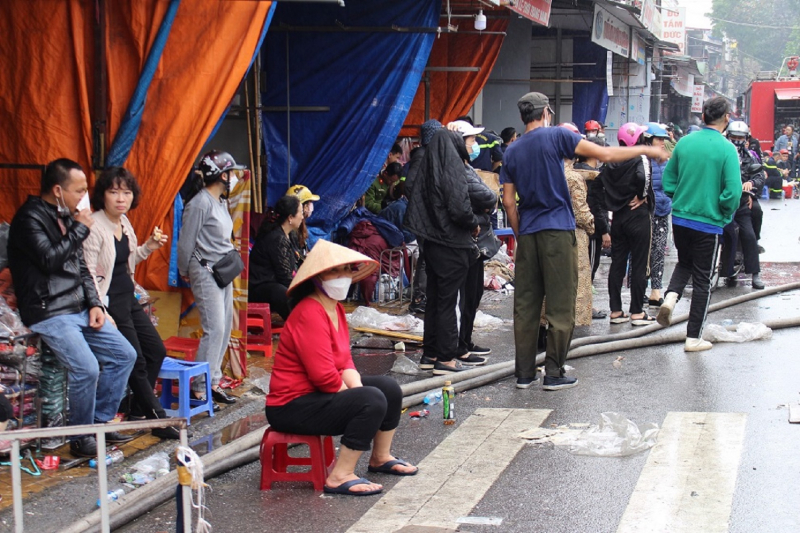 Cháy chợ Tam Bạc gây thiệt hại hơn 50 tỉ đồng, tiểu thương khóc ròng - Ảnh 1.