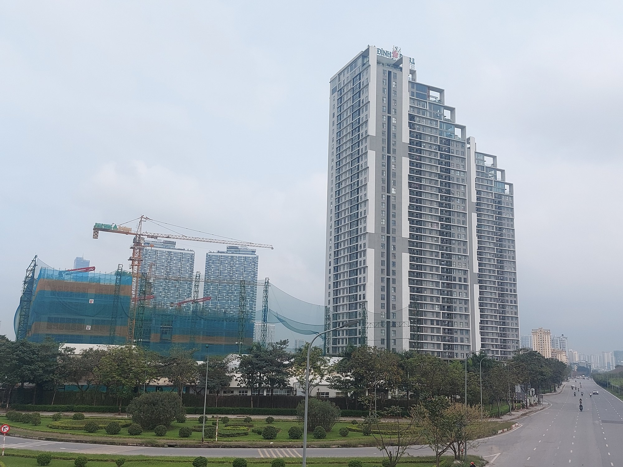 Bộ Xây dựng đề xuất hàng loạt giải pháp về bất động sản - Ảnh 1. Bộ Xây dựng đề xuất hàng loạt giải pháp về bất động sản - Ảnh 1.