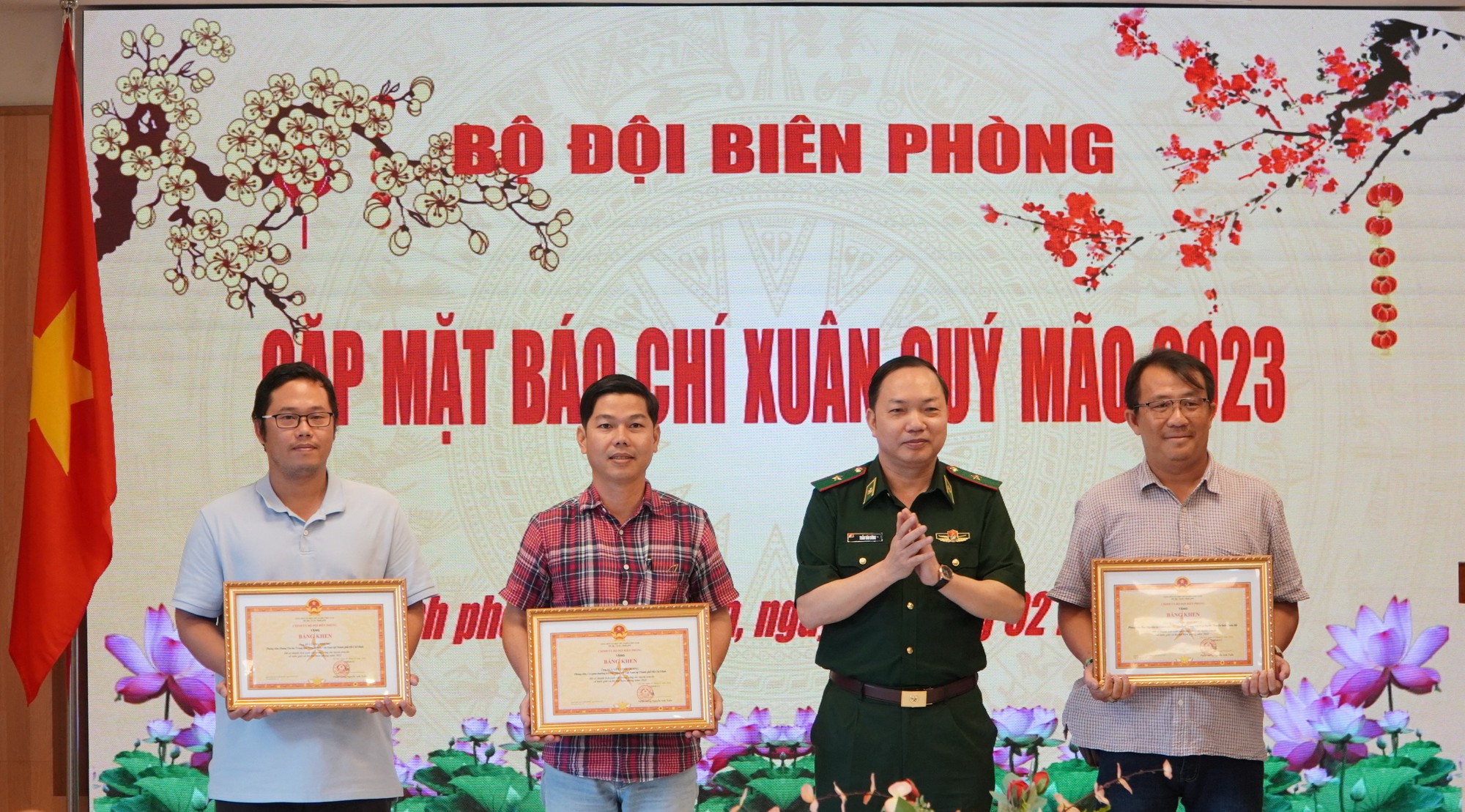 Báo chí chung tay giữ vững trật tự an toàn xã hội - Ảnh 3. Báo chí chung tay giữ vững trật tự an toàn xã hội - Ảnh 3.