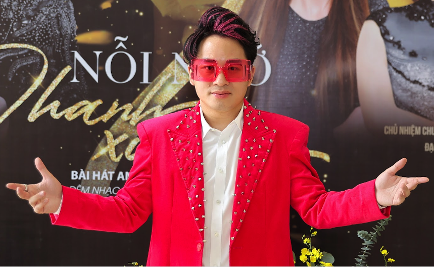 Tùng Dương tự nhận mình có duyên làm phi công - Ảnh 1. Tùng Dương tự nhận mình có duyên làm phi công - Ảnh 1.