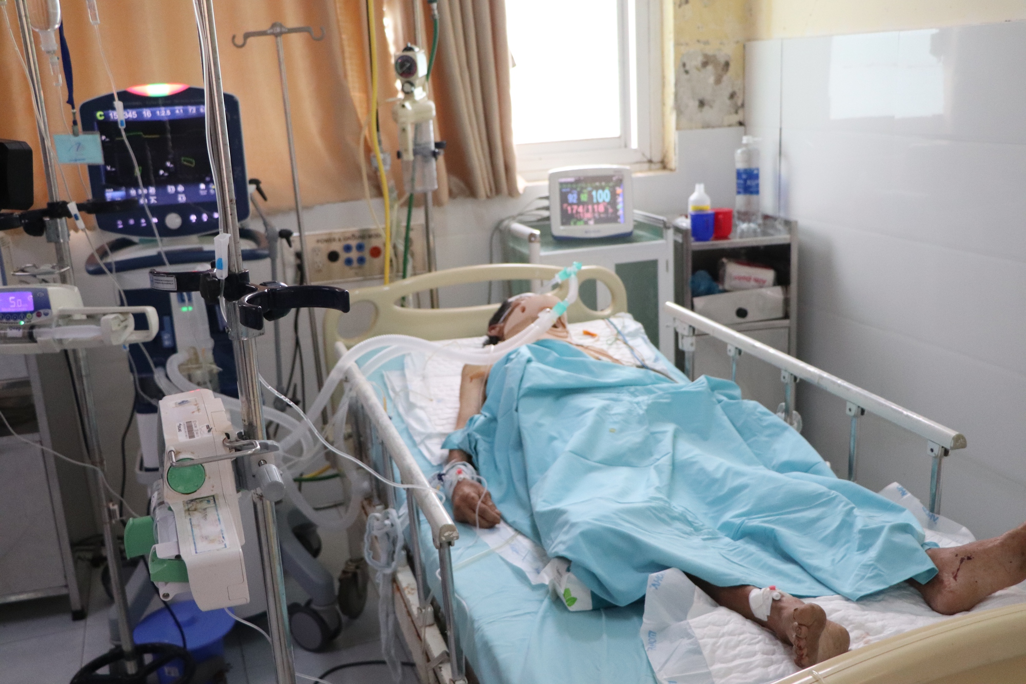 Vụ tai nạn thảm khốc ở Quảng Nam: Thêm 1 hành khách tử vong - Ảnh 1. Vụ tai nạn thảm khốc ở Quảng Nam: Thêm 1 hành khách tử vong - Ảnh 1.
