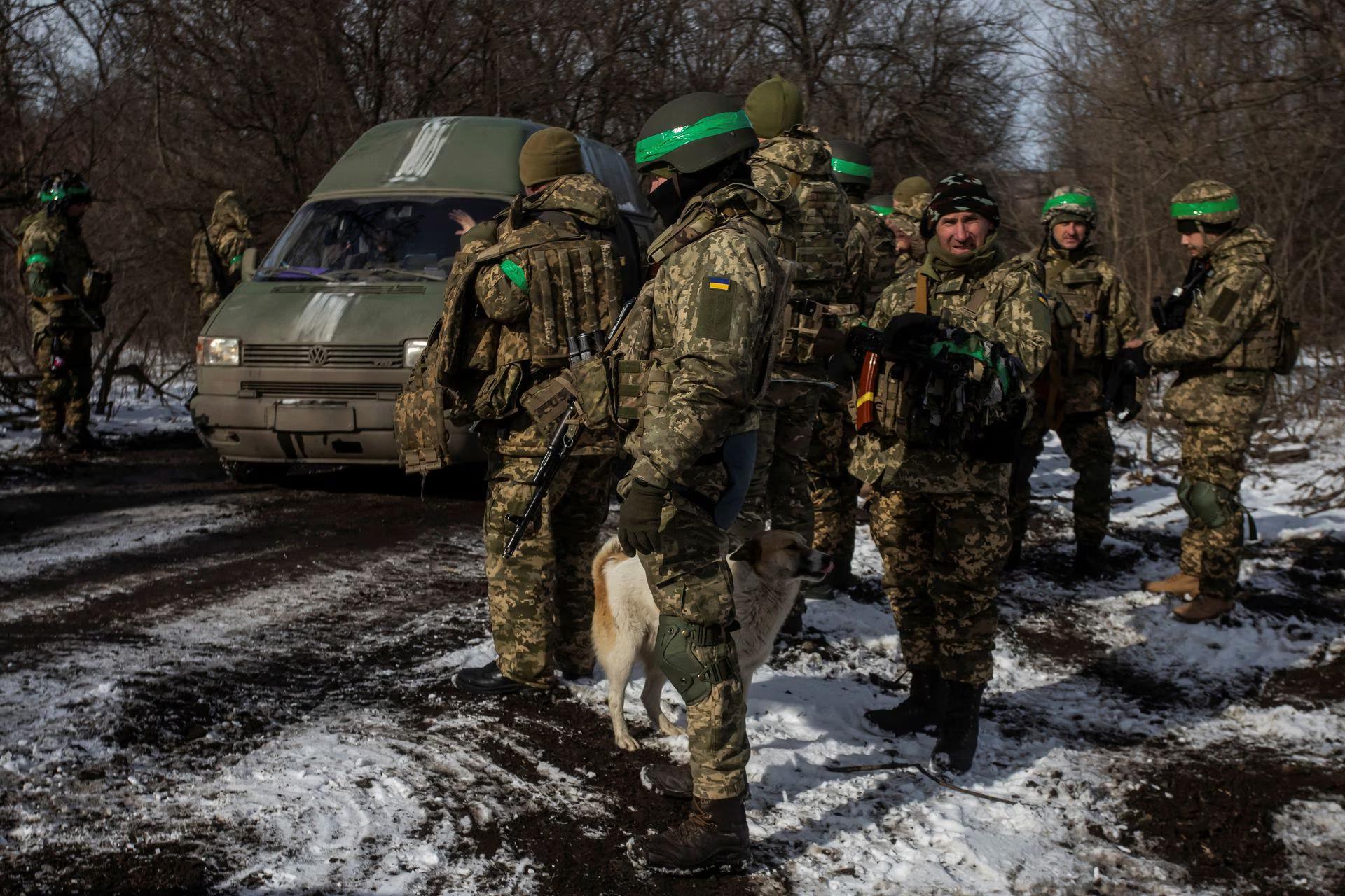 Nato Thành Phố Bakhmut Của Ukraine Hứng Pháo Hạng Nặng