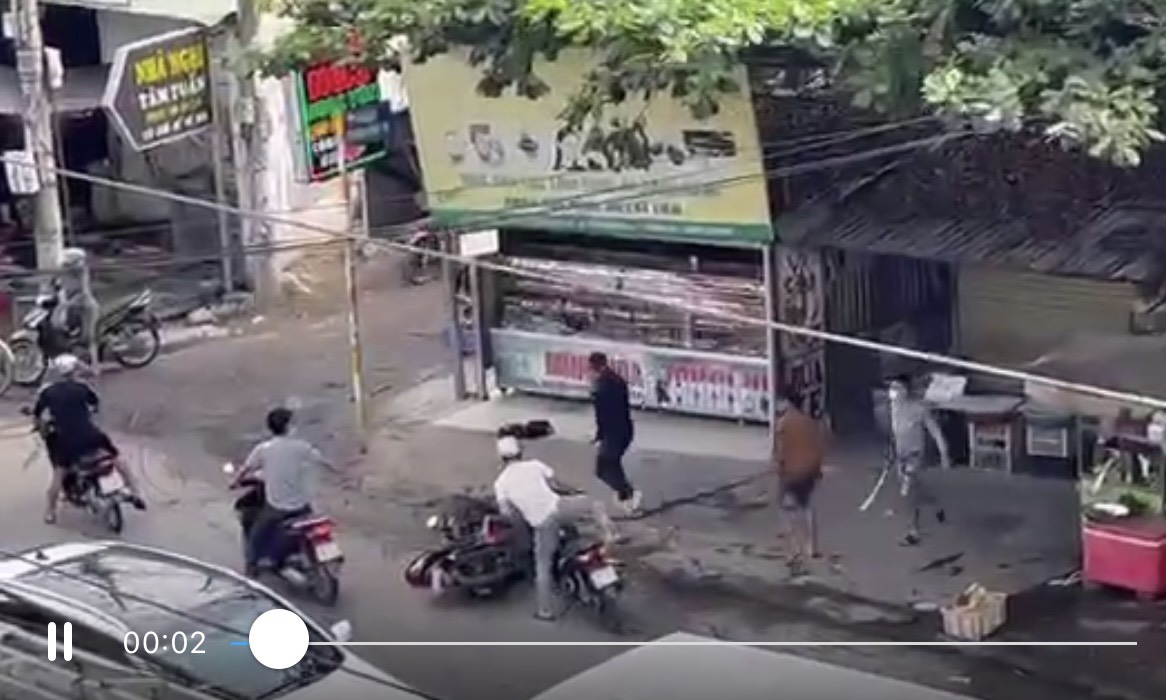 Vụ thanh niện bị chém chết ở Bình Dương: Đã bắt 2 đối tượng - Ảnh 2. Vụ thanh niện bị chém chết ở Bình Dương: Đã bắt 2 đối tượng - Ảnh 2.