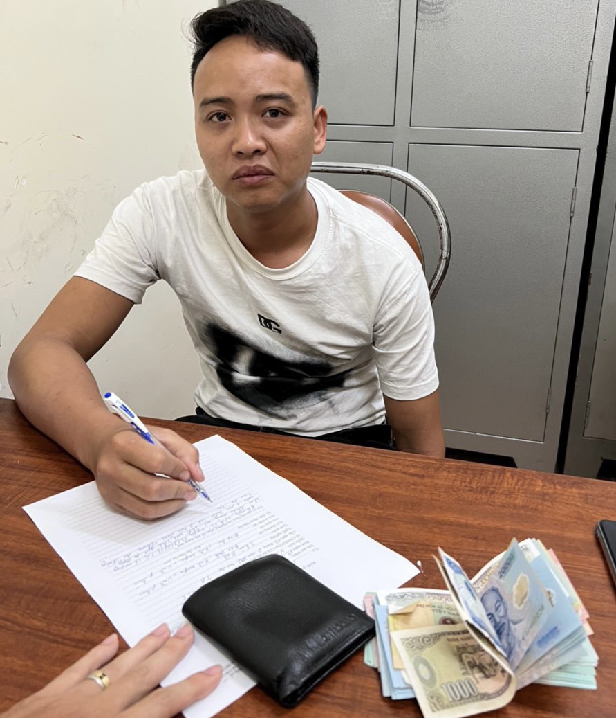 Bắt đối tượng dùng súng cướp cửa hàng Thế giới di động - Ảnh 1. Bắt đối tượng dùng súng cướp cửa hàng Thế giới di động - Ảnh 1.