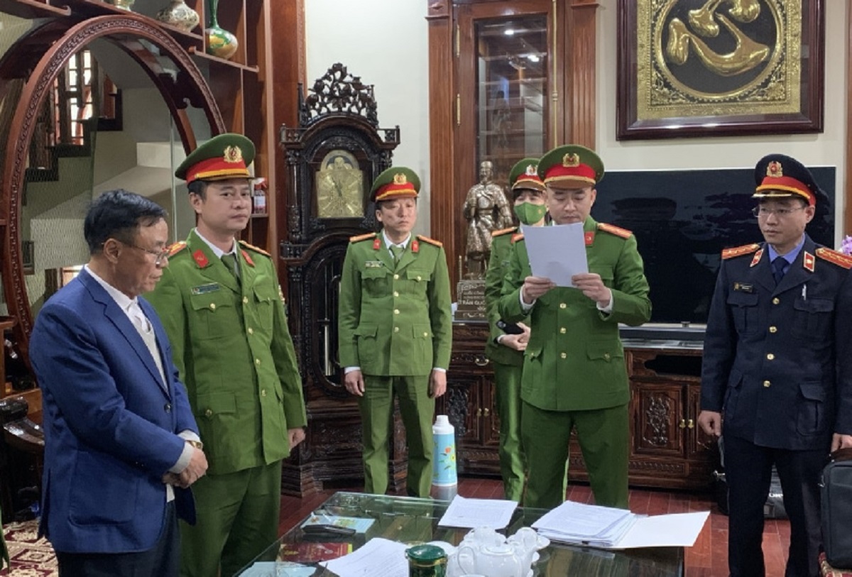 Bắt cựu Phó Chủ tịch UBND tỉnh và cựu Giám đốc Sở TN-MT tỉnh Hà Nam - Ảnh 1. Bắt cựu Phó Chủ tịch UBND tỉnh và cựu Giám đốc Sở TN-MT tỉnh Hà Nam - Ảnh 1.