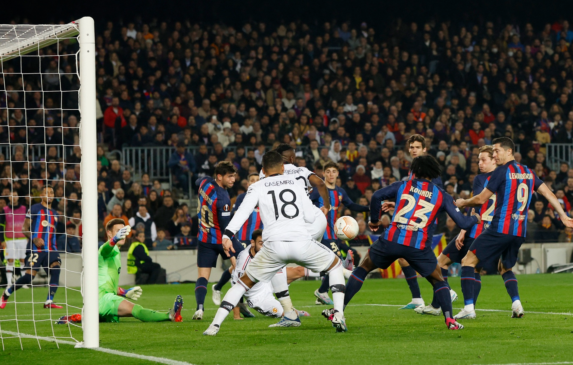 Rượt đuổi tỉ số ở Nou Camp, Barcelona chật vật chia điểm Man United - Ảnh 7.