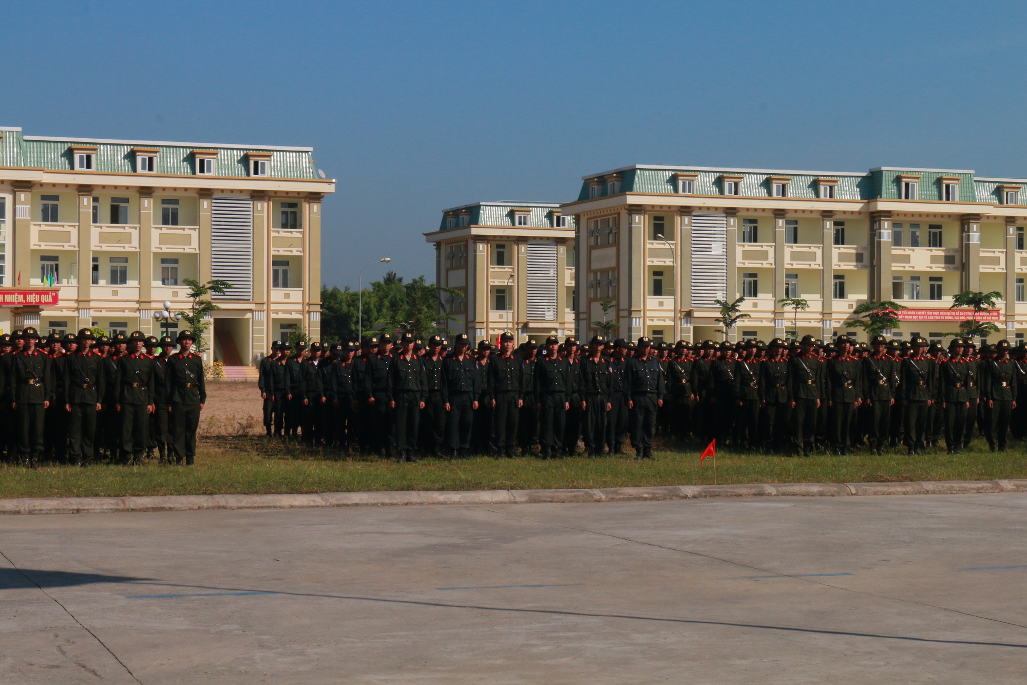 Trung đoàn CSCĐ Đông Nam TP HCM khai giảng lớp huấn luyện gần 1.000 tân binh - Ảnh 8.