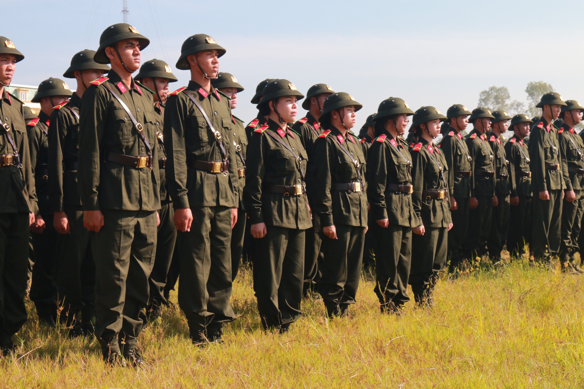 Trung đoàn CSCĐ Đông Nam TP HCM khai giảng lớp huấn luyện gần 1.000 tân binh - Ảnh 2.