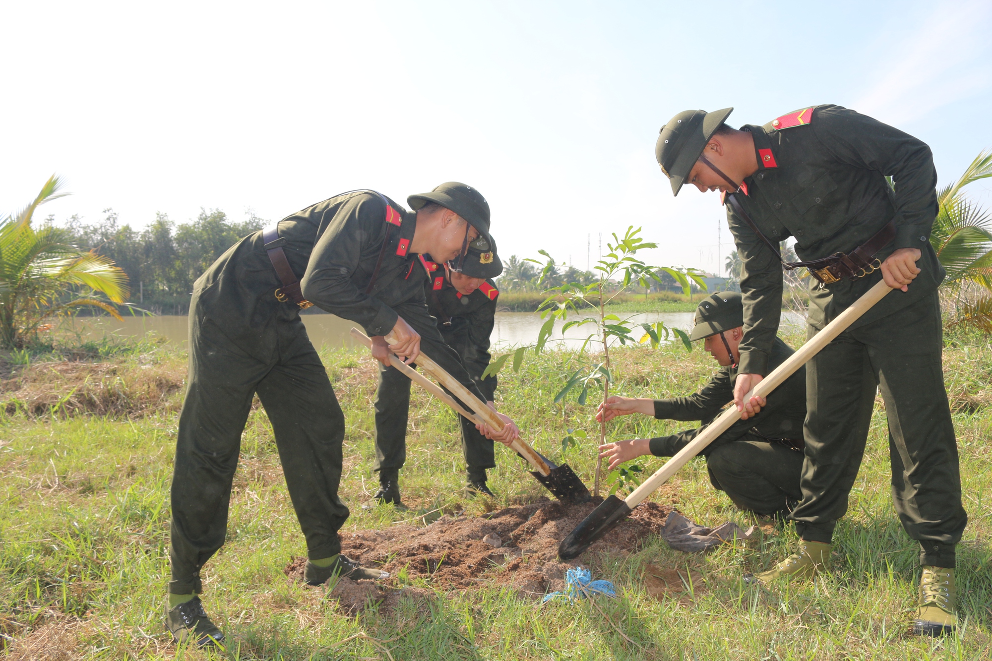 Trung đoàn CSCĐ Đông Nam TP HCM khai giảng lớp huấn luyện gần 1.000 tân binh - Ảnh 6.