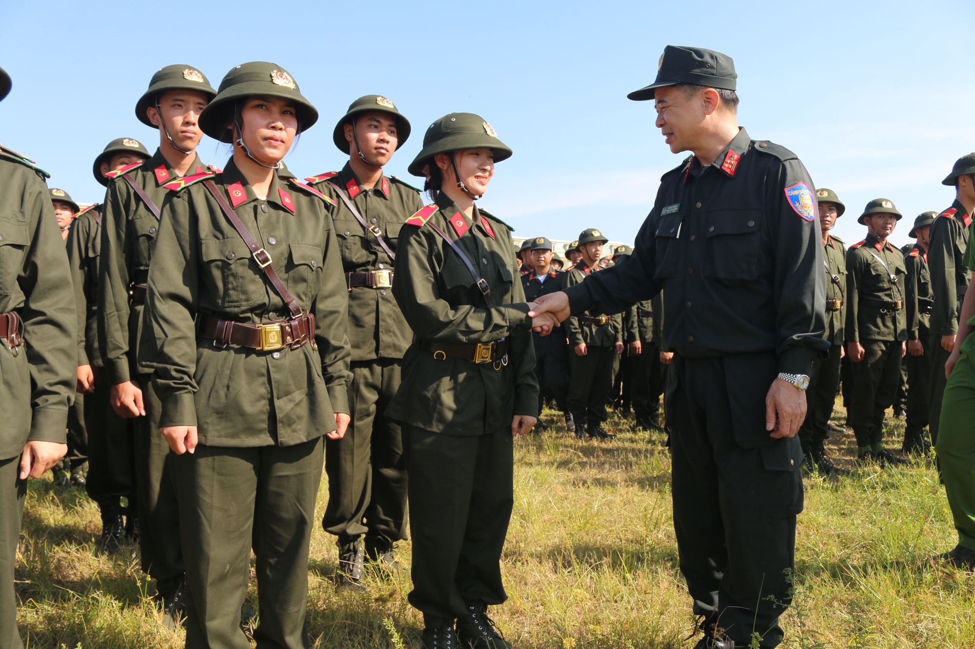 Trung đoàn CSCĐ Đông Nam TP HCM khai giảng lớp huấn luyện gần 1.000 tân binh - Ảnh 1.