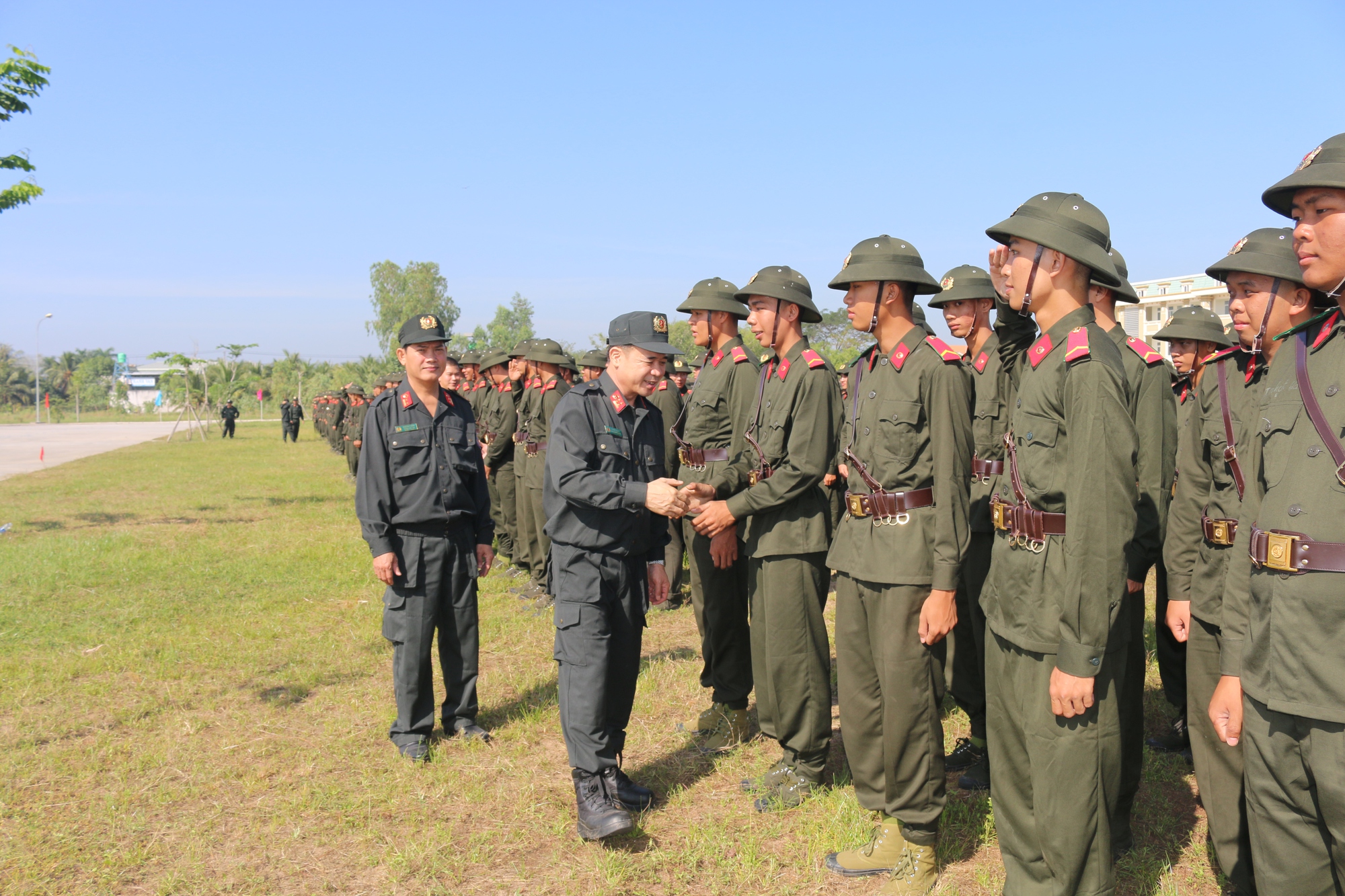 Trung đoàn CSCĐ Đông Nam TP HCM khai giảng lớp huấn luyện gần 1.000 tân binh - Ảnh 5.
