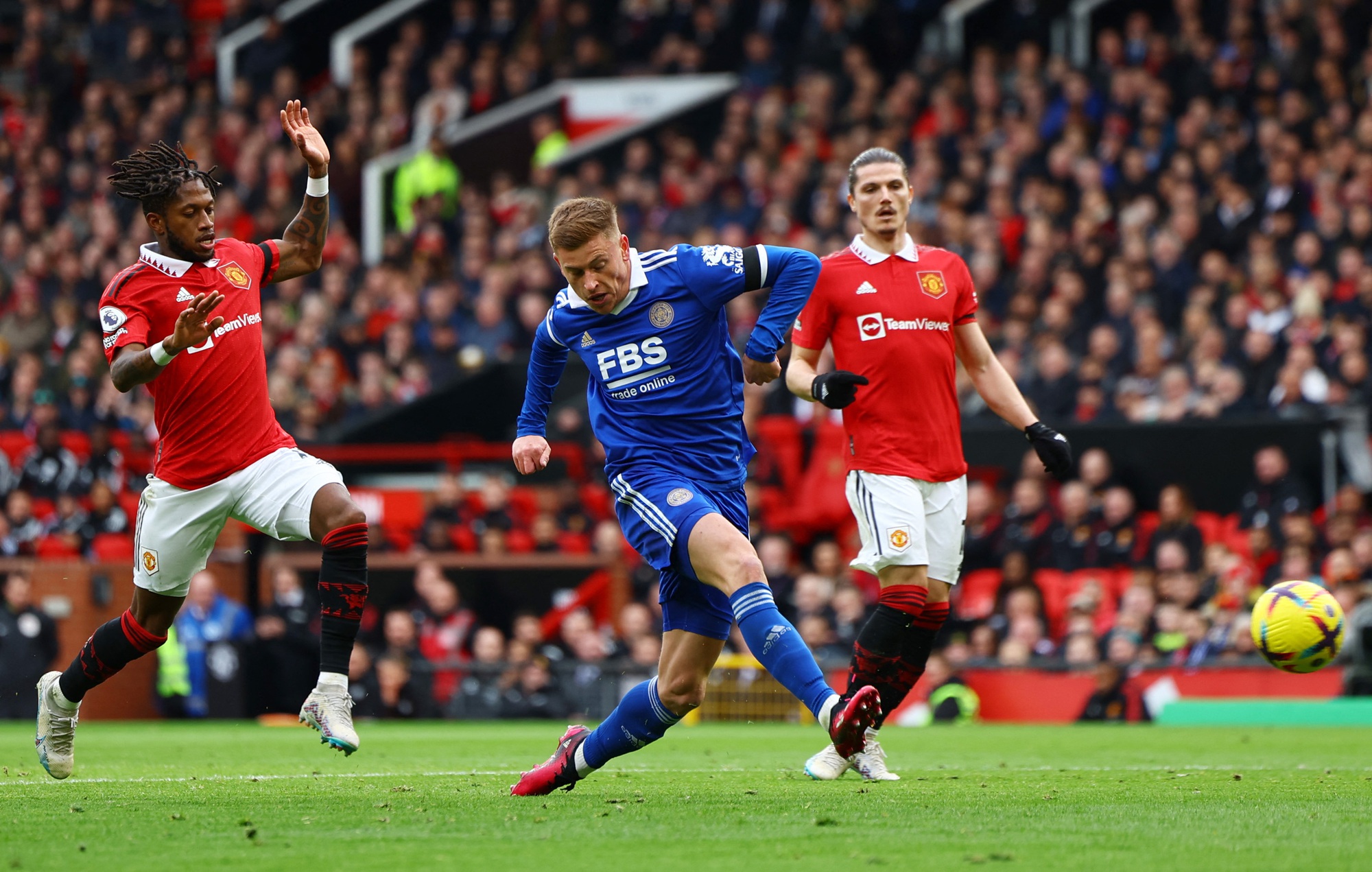 Man United hạ Leicester, Son Heung-min đưa Tottenham vào Top 4 - Ảnh 1.