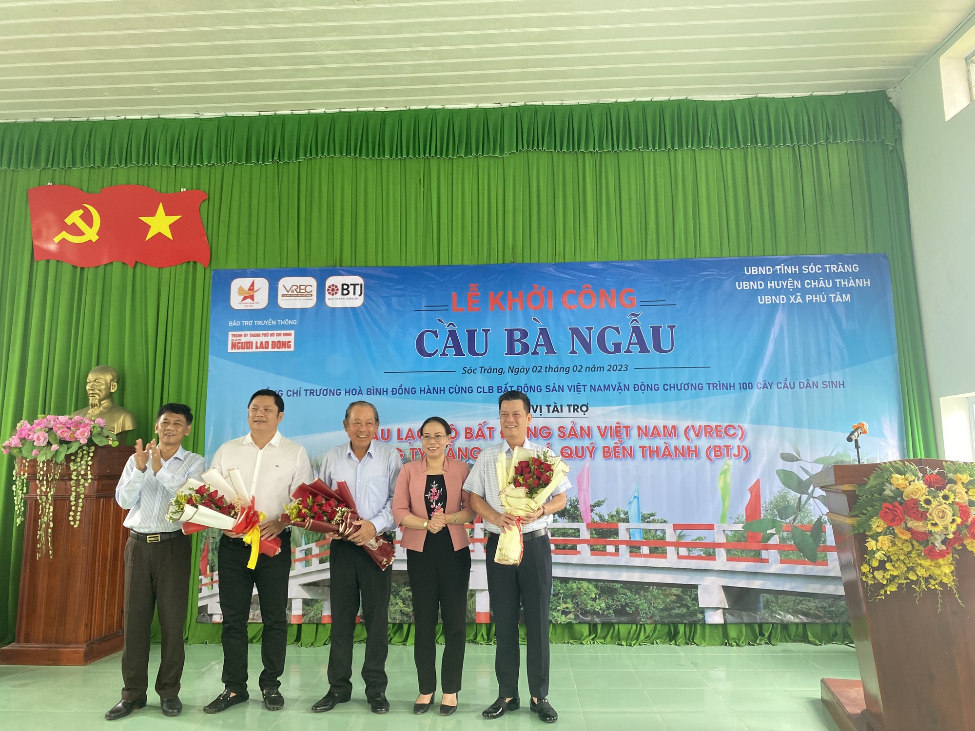 Nguyên Phó Thủ tướng Thường trực Trương Hòa Bình mang niềm vui đến người nghèo ở Sóc Trăng - Ảnh 4.