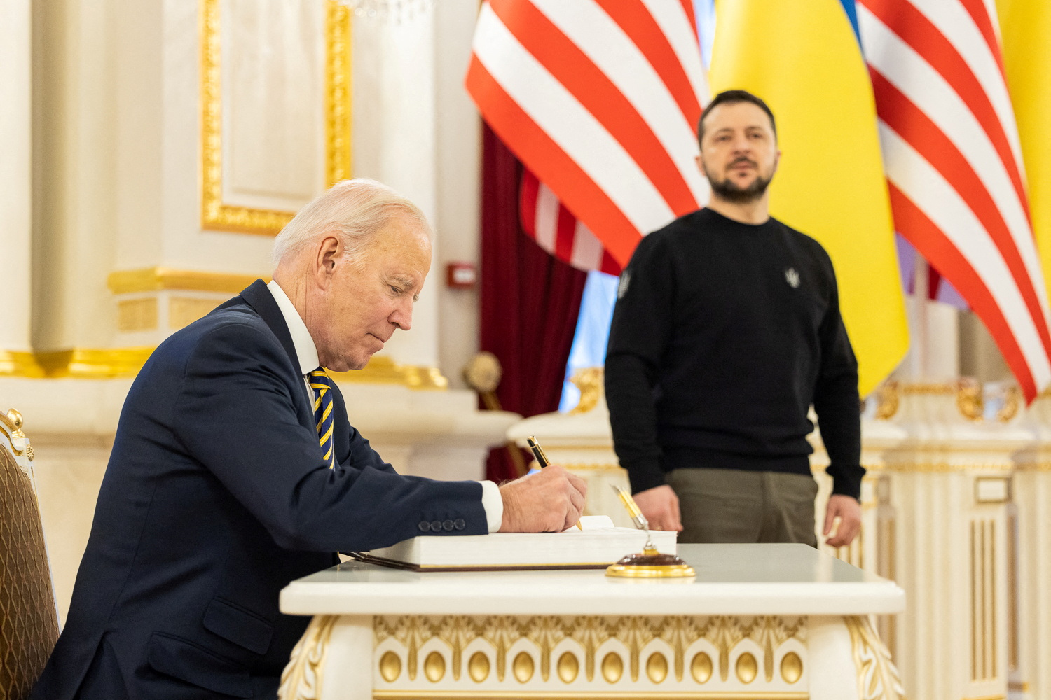 Toàn cảnh chuyến thăm Ukraine “qua mặt được tất cả” của Tổng thống Joe Biden - Ảnh 8.