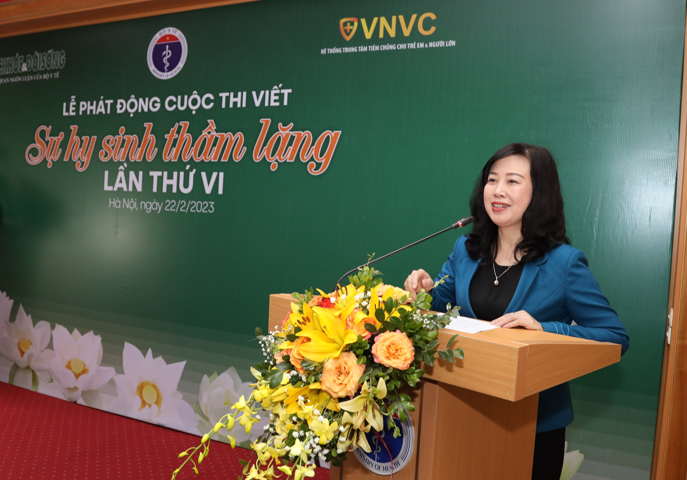 Tôn vinh những cống hiến của y bác sĩ, nhân viên y tế - Ảnh 1. Tôn vinh những cống hiến của y bác sĩ, nhân viên y tế - Ảnh 1.