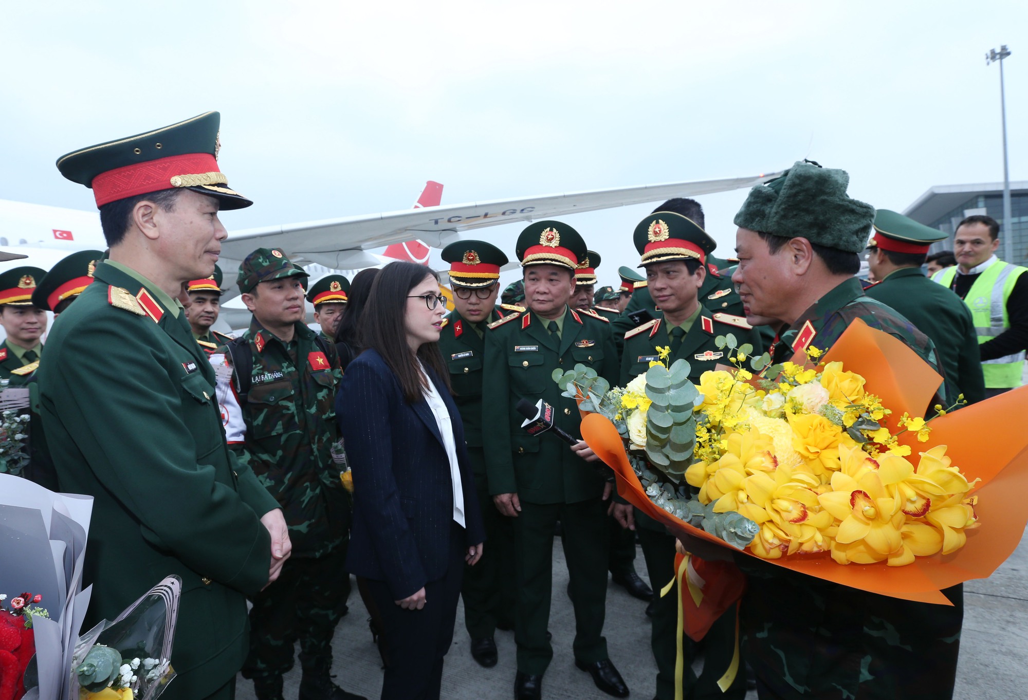 Đoàn cứu hộ nạn nhân động đất Thổ Nhĩ Kỳ về tới Nội Bài - Ảnh 5.