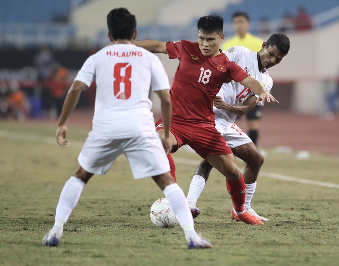 Hiện trạng mặt cỏ sân Mỹ Đình sau AFF Cup 2022 ra sao? - Ảnh 2.