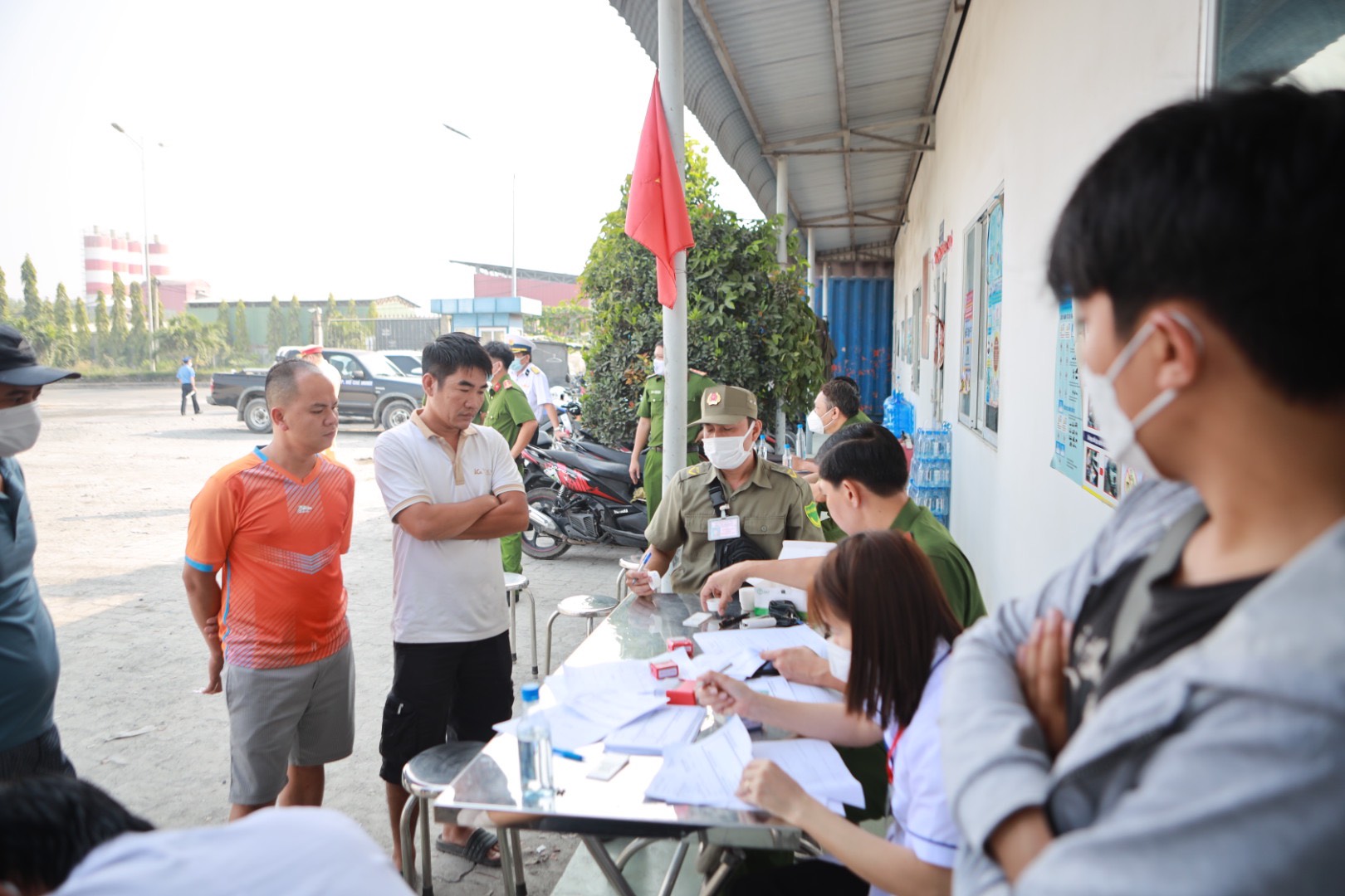 Hình ảnh kiểm tra ma túy 75 tài xế ở cảng Tân Cảng- Phú Hữu - Ảnh 6.