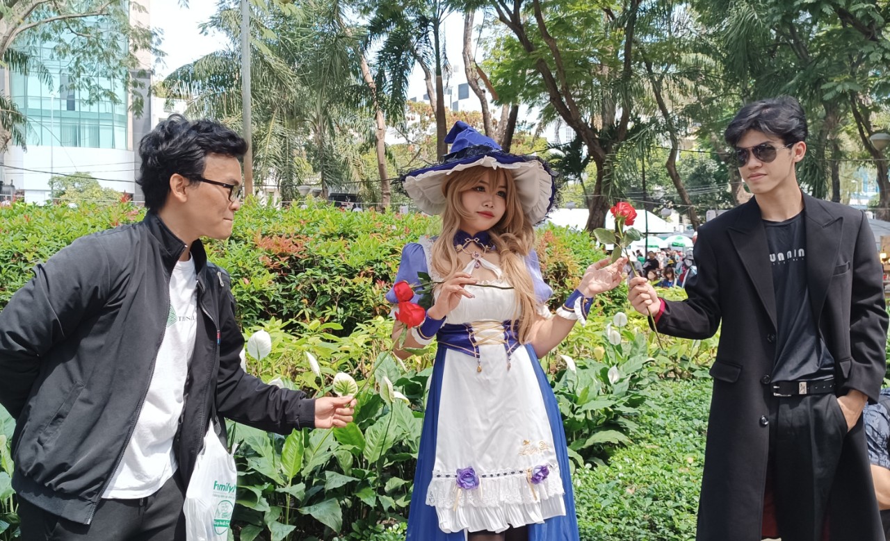 Giới trẻ TP HCM chen nhau đi hóa trang cosplay, ăn sushi tại lễ hội Việt – Nhật 2023 - Ảnh 3.