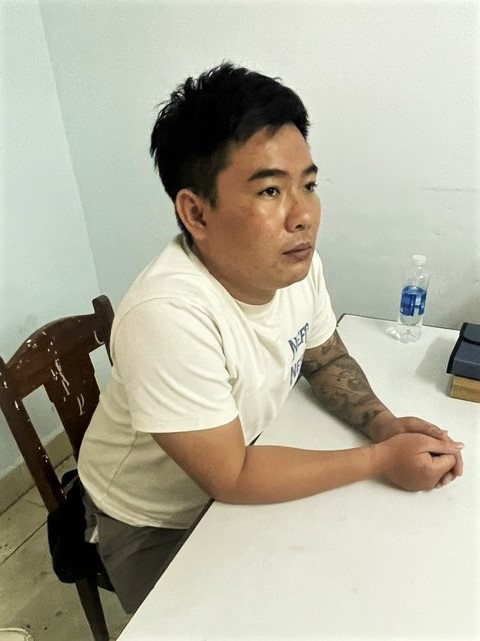 Đà Nẵng: Chân dung nghi phạm đột nhập cửa hàng FPT, trộm tiền tỉ - Ảnh 2.