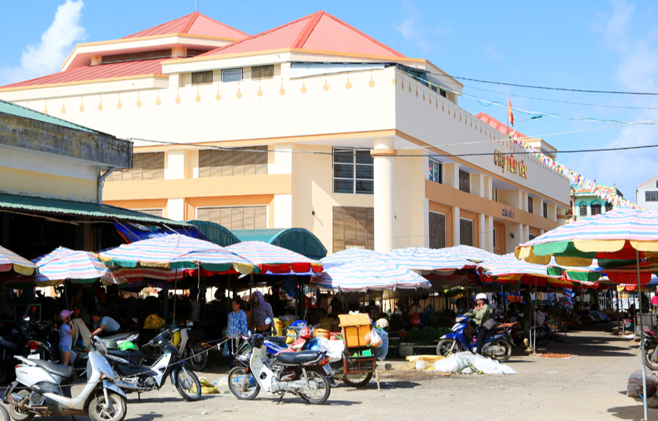 Hai nữ tiểu thương xô xát, một người bị đâm tử vong