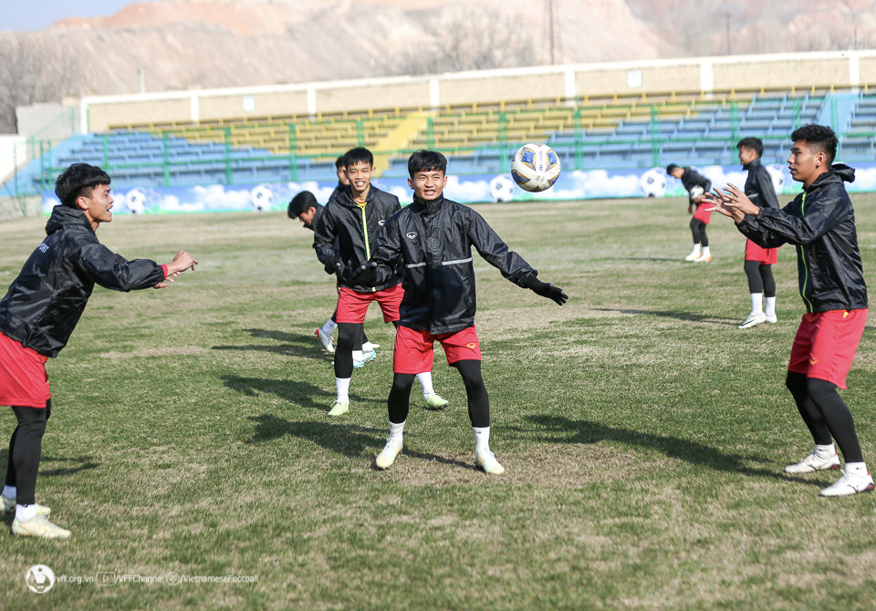 Đội tuyển U20 Việt Nam gặp nhiều khó khăn tại Uzbekistan - Ảnh 1.