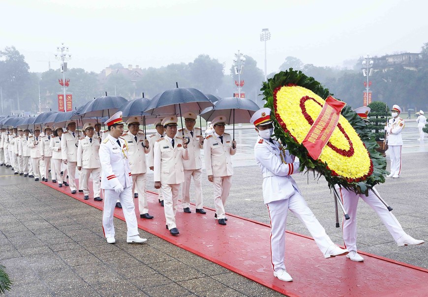 93 năm ngày thành lập Đảng: Lãnh đạo Đảng, Nhà nước viếng Chủ tịch Hồ Chí Minh - Ảnh 6.