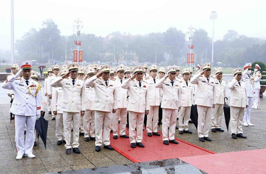 93 năm ngày thành lập Đảng: Lãnh đạo Đảng, Nhà nước viếng Chủ tịch Hồ Chí Minh - Ảnh 7.