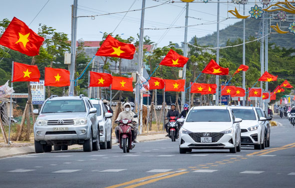 CUỘC THI ẢNH THIÊNG LIÊNG CỜ TỔ QUỐC: Rạng rỡ mùa xuân - Ảnh 3.