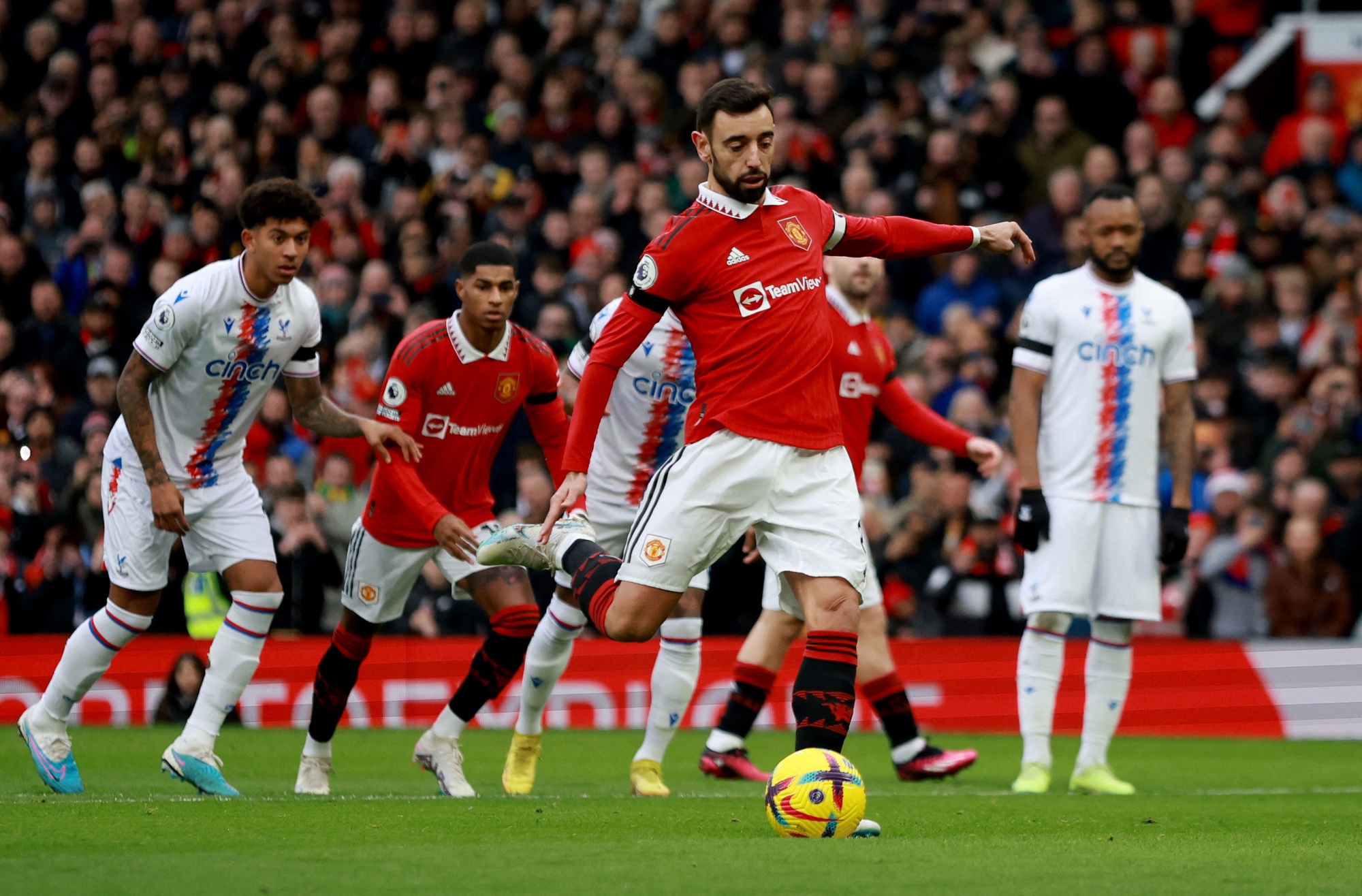 Thắng chật vật Crystal Palace, Man United vào Top 3 Ngoại hạng Anh - Ảnh 2.