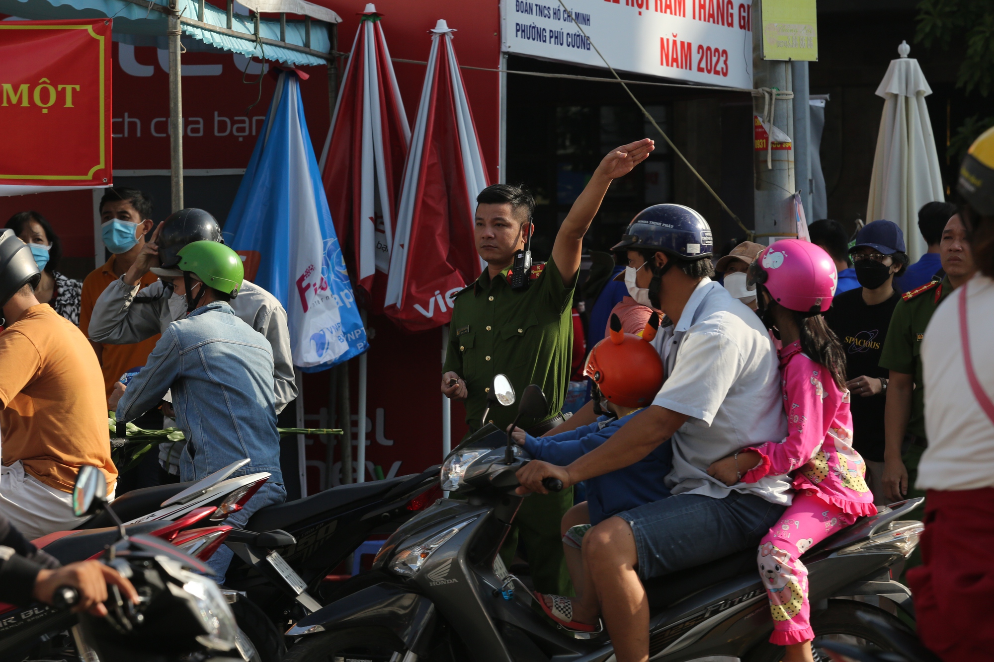 Lễ hội rằm tháng Giêng có một không hai ở Bình Dương - Ảnh 11.