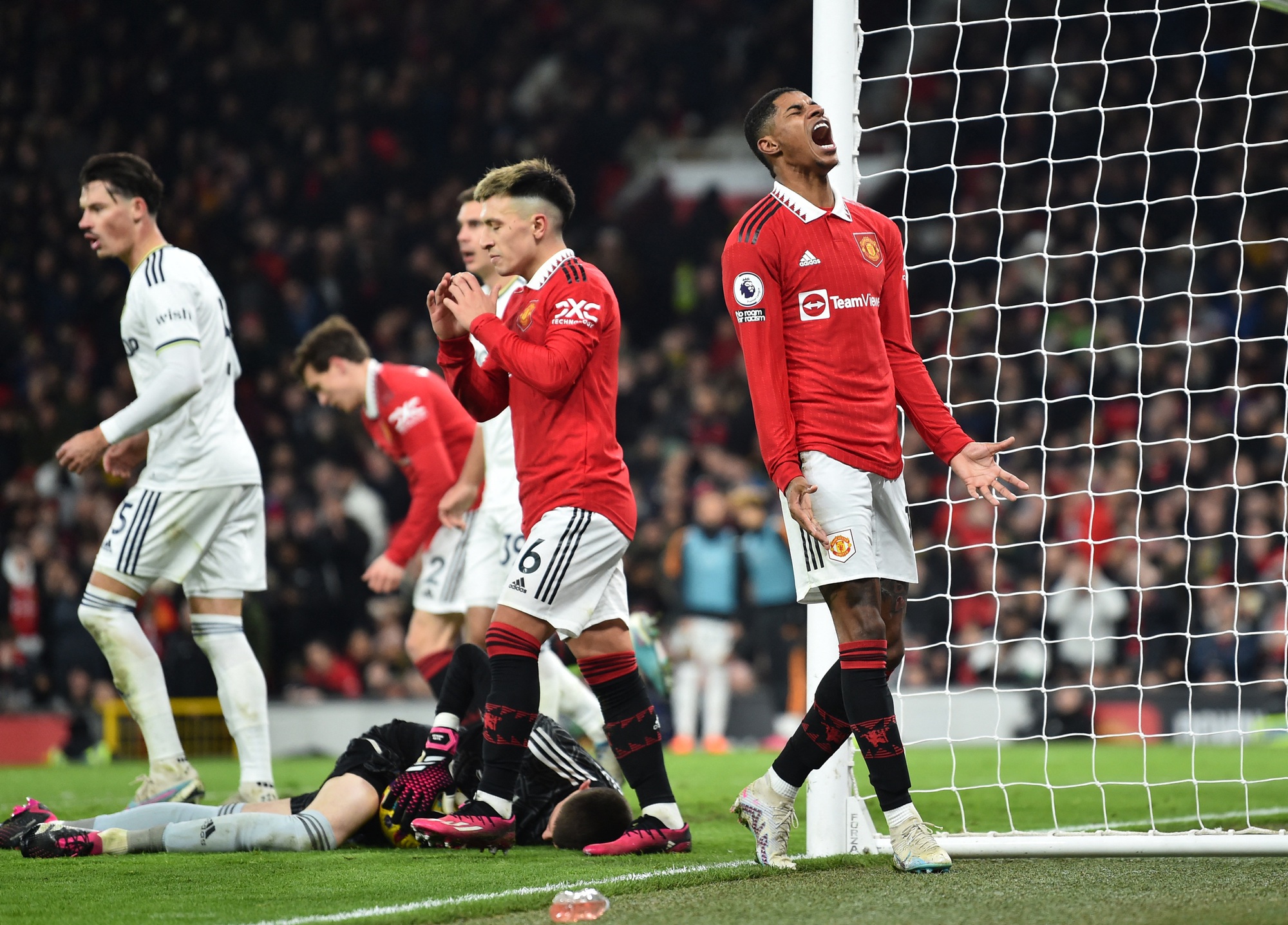 Rượt đuổi tỉ số ở Old Trafford, Man United mất điểm trước Leeds United - Ảnh 6.