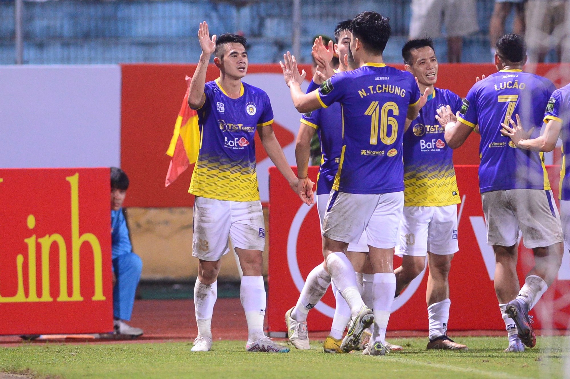 Văn Quyết tỏa sáng, Hà Nội FC thắng đẹp tân binh Công an Hà Nội - Ảnh 6.